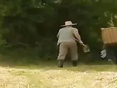 لعب الأب مع طفلة