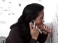 جلوريهولي في المرحاض للآسيوية الفرخ