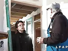 سودوميسي خطيرة الفرنسية الناضجة في تحول جنسي مع بأبي