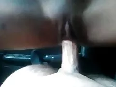 ركوب الآسيوية ناضجة في السيارة