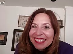 أمي أمريكا شقي يلعب مع نفسها