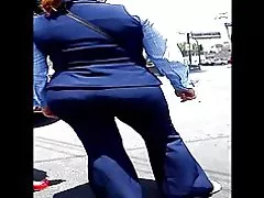 أن الحمار الكبيرة الناضجة الضمان